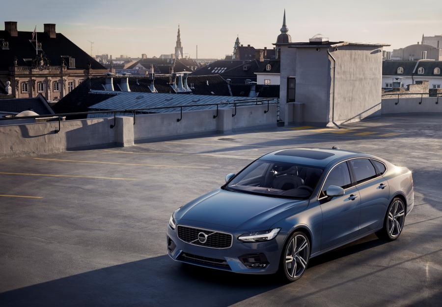  Volvo S90 T6 R-Design 2016 года  (фото 9 из 21)